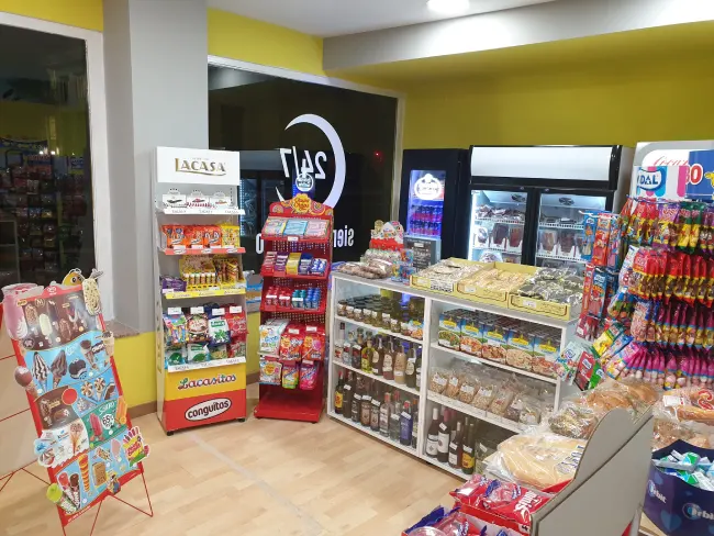 Siempre abierto - tienda por dentro